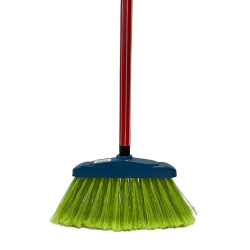 Vassoura Tipo Noviça com Cerdas Plumadas e Cabo Plastificado MM Acessórios