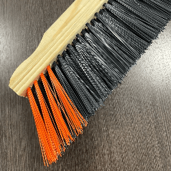 Vassoura de Nylon Tipo Prefeitura Brubalar Sem Cabo 40cm Indicada para Uso Externo