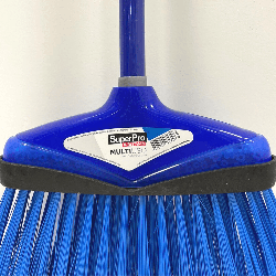 Vassoura Multiuso com Cabo Azul 9673C Super Pro Bettanin Indicada para Pisos Lisos