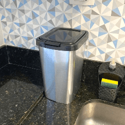 Lixeira 9L com Tampa Click em adesivo tipo inox Arplast